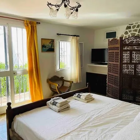 Charming 4 Bedroom Village With Patio Holiday home
