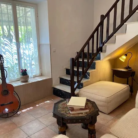 Charming 4 Bedroom Village With Patio Holiday home *