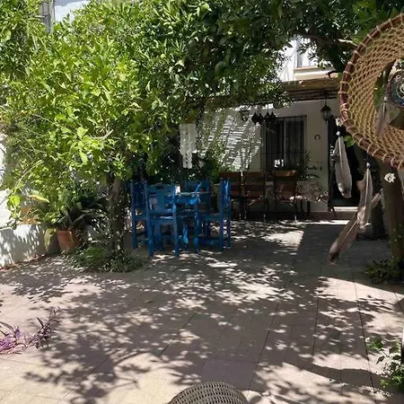 Charming 4 Bedroom Village With Patio Holiday home *