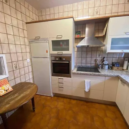 Charming 4 Bedroom Village With Patio Holiday home *