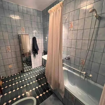Charming 4 Bedroom Village With Patio *